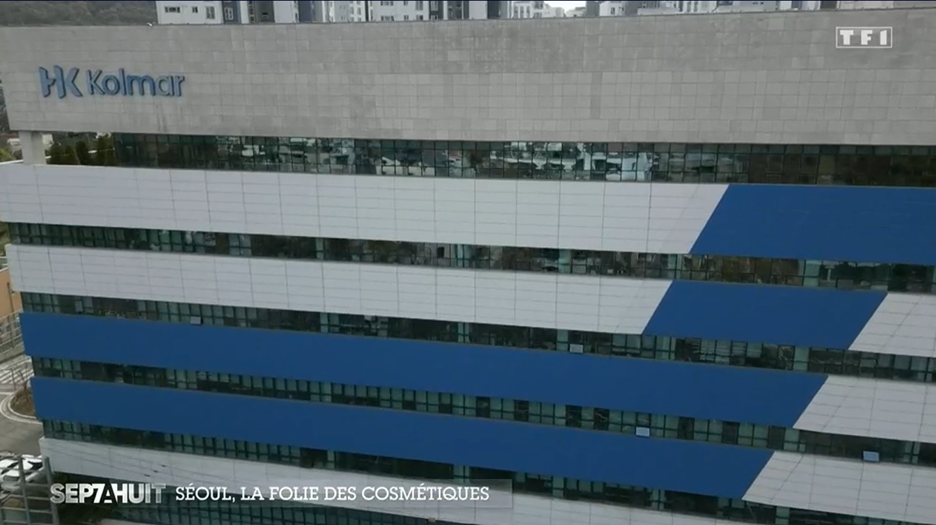 Reportage TF1 — K-Beauty & fabrication en Corée (ouvrir la vidéo)